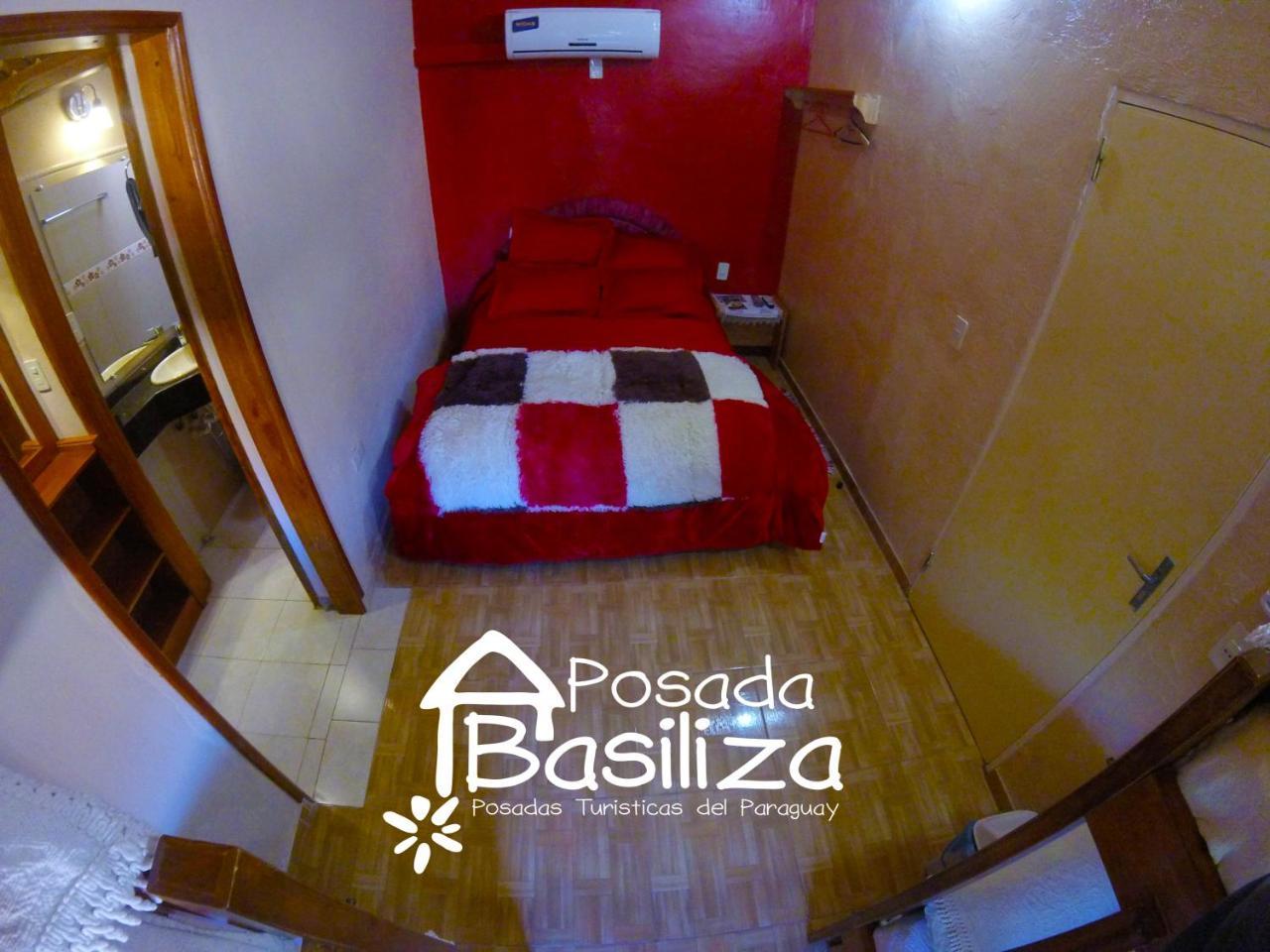 Posada Basiliza, Encarnacion Py酒店 外观 照片